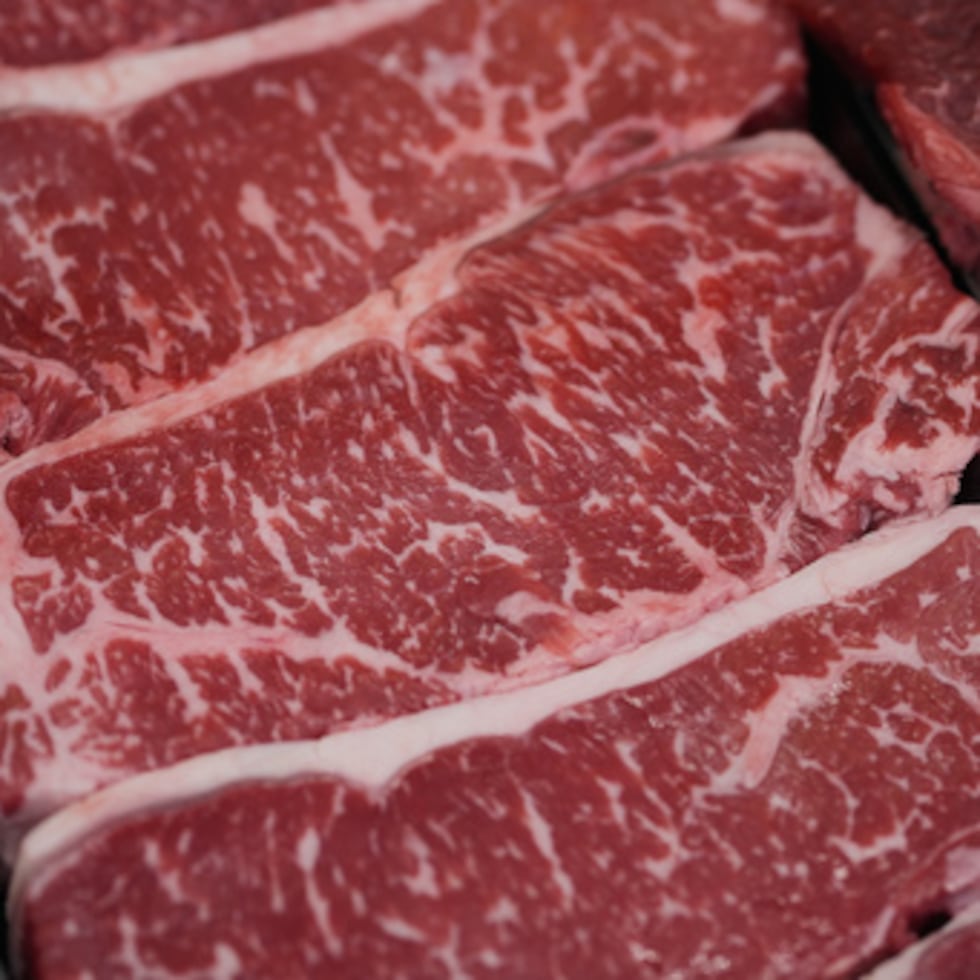 Los principales expertos en nutrición cuestionan el impulso de las proteínas, afirmando que los estadounidenses ya consumen más proteínas de las que necesitan y que no hay nuevas pruebas que demuestren la necesidad de aumentar drásticamente su consumo.