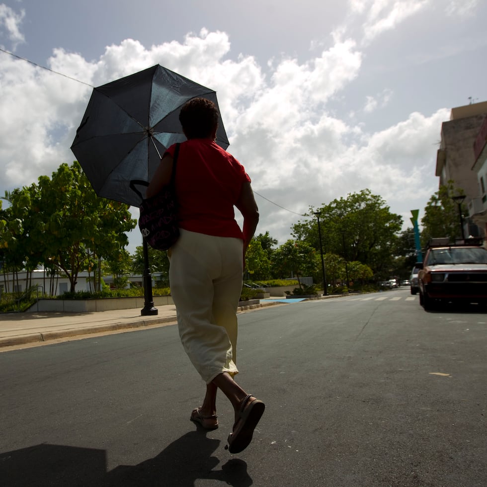 Una advertencia de calor estará en efecto entre las 10:00 a.m. y las 5:00 p.m., en momentos en que los índices de calor ya rondaban los 100 grados Fahrenheit durante la mañana en sectores del norte central.