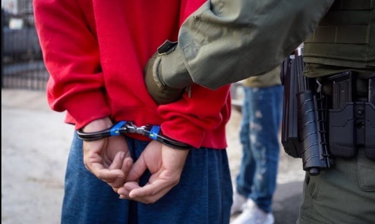 Tiroteo en Fajardo deja joven de 22 años herido en el cuello; arrestan a dos hombres