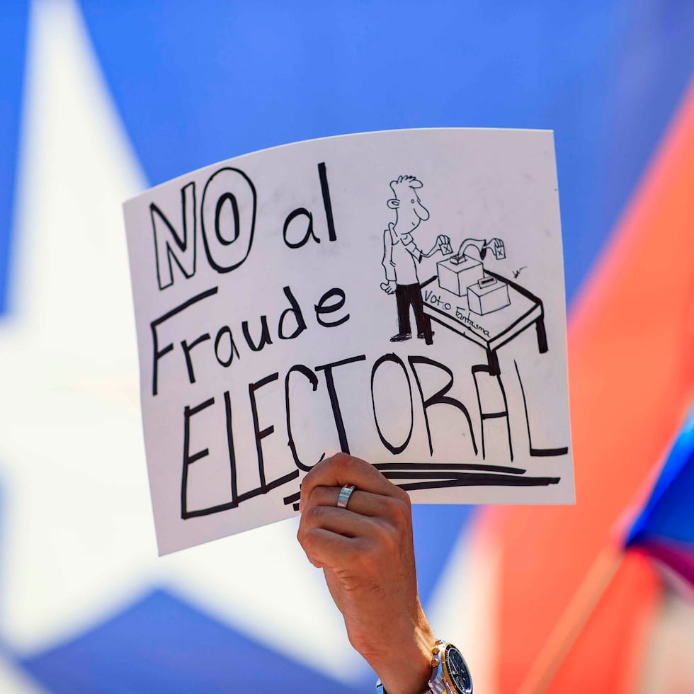 Héctor Luis Acevedo, exalcalde de San Juan y ex comisionado electoral del Partido Popular Democrático, ha denunciado que los cambios propuestos abren la puerta al fraude.