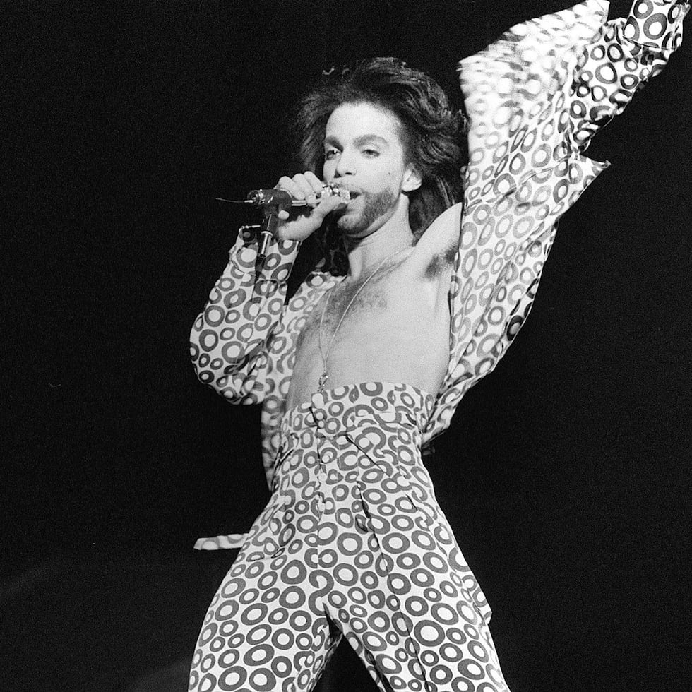 Imagen de 1990 del cantante Prince. EFE/Daniel Beltrá
