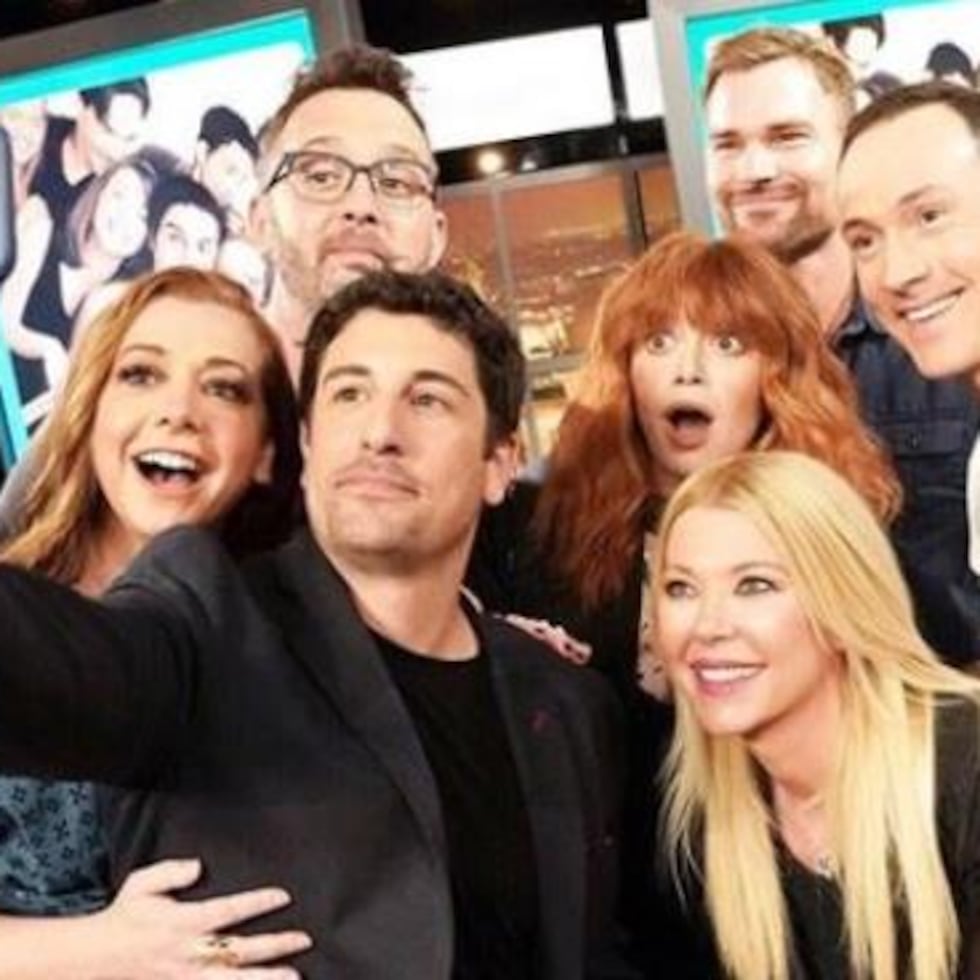 Varios actores de la saga se reunieron en el programa "Entertainment Tonight" para celebrar el aniversario número 20. (Twitter)