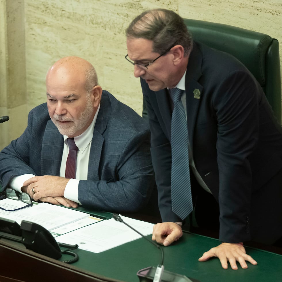 El portavoz de la mayoría José “Pichy” Torres Zamora, en la foto junto al presidente cameral, Carlos “Johnny” Méndez, explicó por qué decidieron dejar sobre la mesa la votación del Proyecto del Senado 1096 para reformar el Poder Judicial.