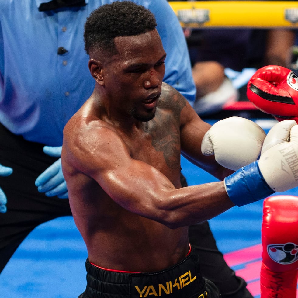 Subriel Matias (izquierda) destronó a Alberto Puello (derecha) en una pelea celebrada el 12 de julio en Queens, Nueva York.