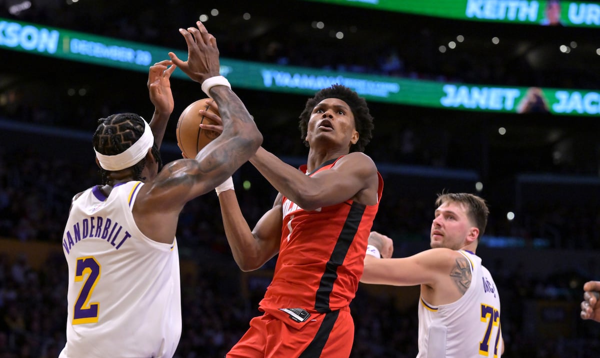 Rockets Crush Lakers in Holiday Showdown as Amen Thompson Scores 26 ...