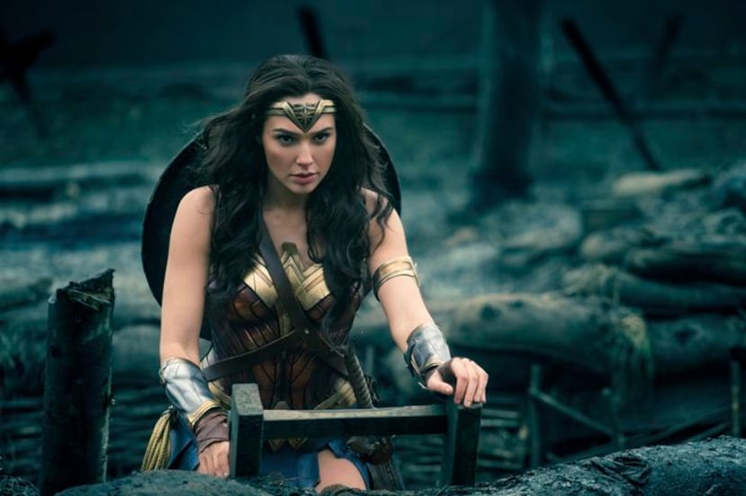 La actriz israelí Gal Gadot fue elegida para ser la protagonista de la película ‘Mujer Maravilla’. A pocos días de su estreno, la cinta se ha convertido en todo un fenómeno de taquilla. En la siguiente galería conoce porqué la actriz también es una ‘wonder woman’ en la vida real. (Clay Enos/Warner Bros. Entertainment vía AP)