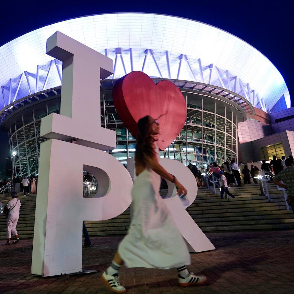 The 33-year-old singer recalled her first time at the Choliseo, when she visited the venue in September 2022 as part of her “Motomami” world tour.