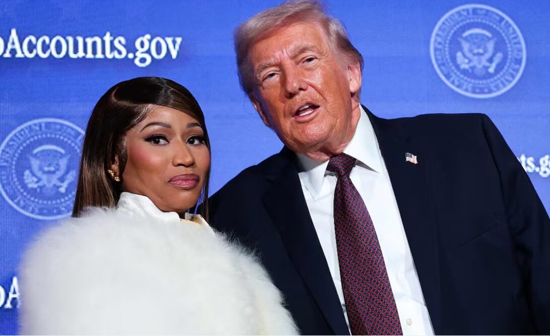 Imagen de la cobertura de: Nicki Minaj acompaña a Trump en el avión presidencial rumbo a un mitin en Michigan