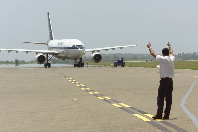 La Autoridad de Puertos resaltó que la pista del aeropuerto de Aguadilla es la más larga del Caribe y puede servir para desarollar la propuesta. (GFR Media)