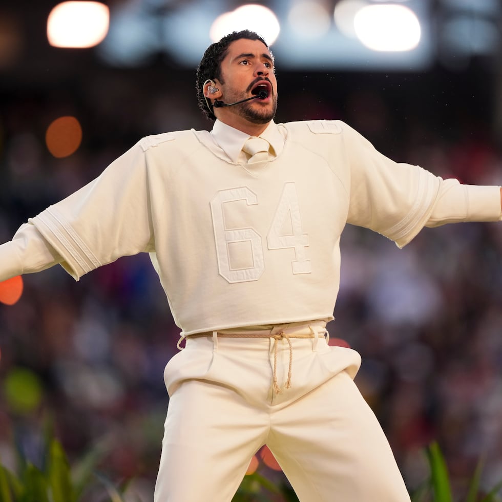 Bad Bunny le regaló los spikes a los 30 jugadores de la novena boricua.
