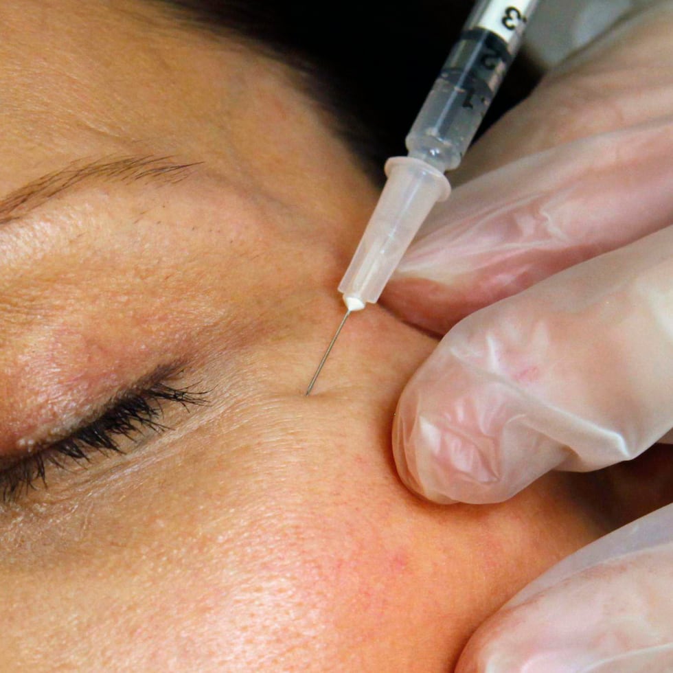 El proyecto obligaría a todo centro de servicios estéticos o sueroterapia a contar con una licencia de operación emitida por el Departamento de Salud, a renovarse cada dos años.