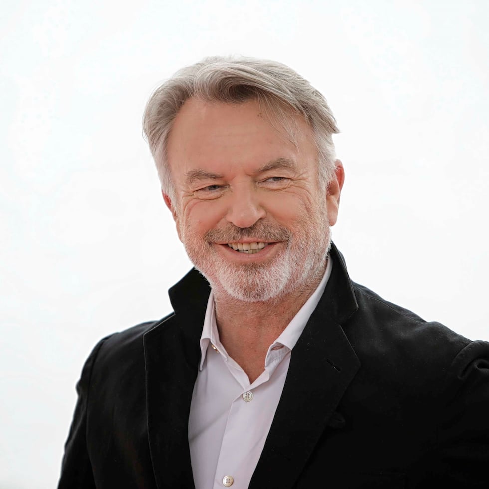El actor neozelandés Sam Neill, célebre por dar vida al paleontólogo Alan Grant en la saga "Jurassic Park" falleció el 13 de julio a los 78 años.