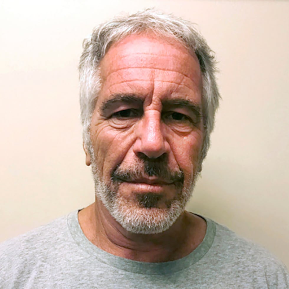Las autoridades estadounidenses arrestaron al magnate Jeffrey Epstein, en 2019, por cargos federales de delitos sexuales.