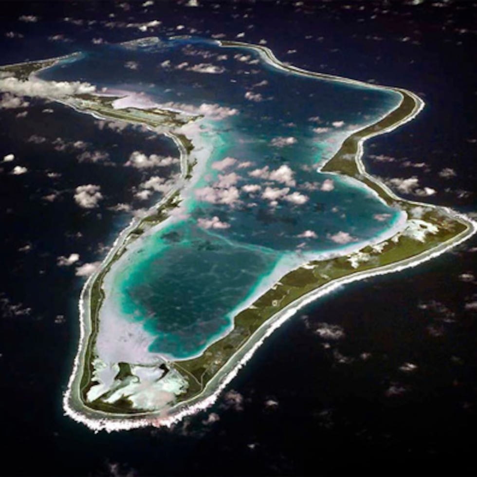 Esta imagen publicada por la Marina estadounidense muestra una vista aérea de Diego García.