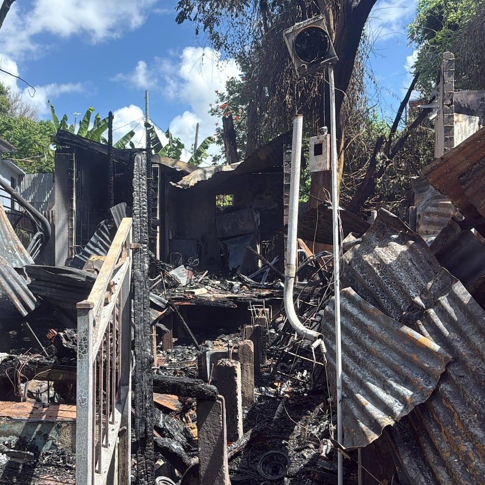 El incendio se reportó en el barrio Clausells en Ponce.