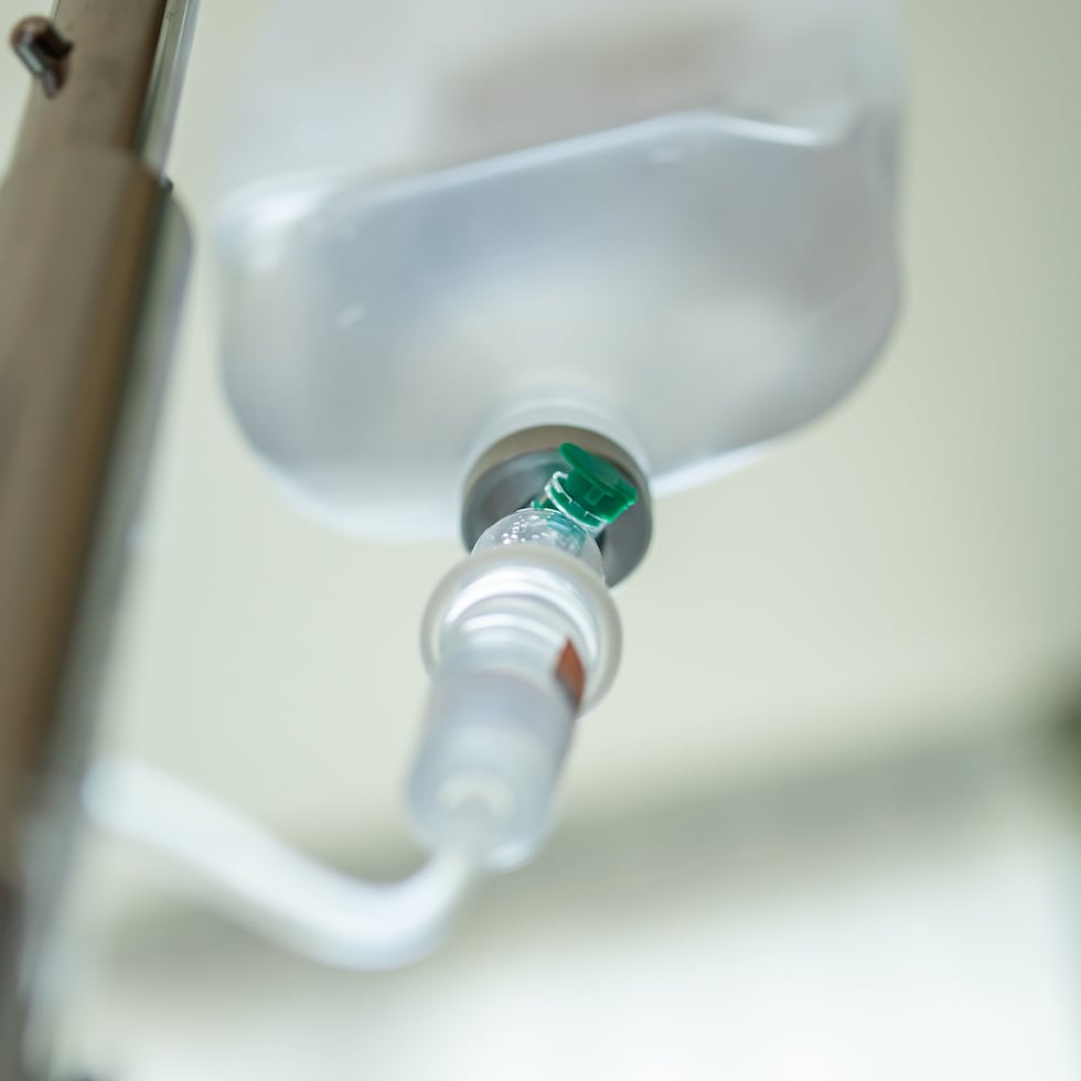 El oxígeno activado se inyecta por cinco minutos con una nanoburbuja en un suero normal de salina.