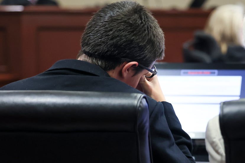 Colt Gray, el sospechoso de 16 años del tiroteo en la escuela secundaria Apalachee, reacciona durante su sentencia en el Tribunal Superior del Condado de Barrow, el lunes 27 de julio de 2026, en Winder, Georgia. (Jason Getz/Atlanta Journal-Constitution vía AP)