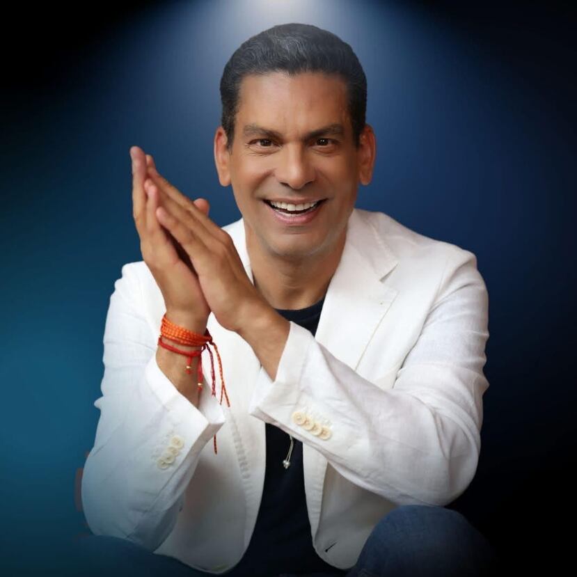 Ismael Cala, estratega de vida y conferenciante:
“En mi lista de regalos para mí o para dar a otros está un buen libro, un cuaderno para escribir, sin rayas, con hojas en blanco y un buen bolígrafo lujoso. El cuaderno y el bolígrafo deben ser hermosos porque nuestras ideas valen mucho”.