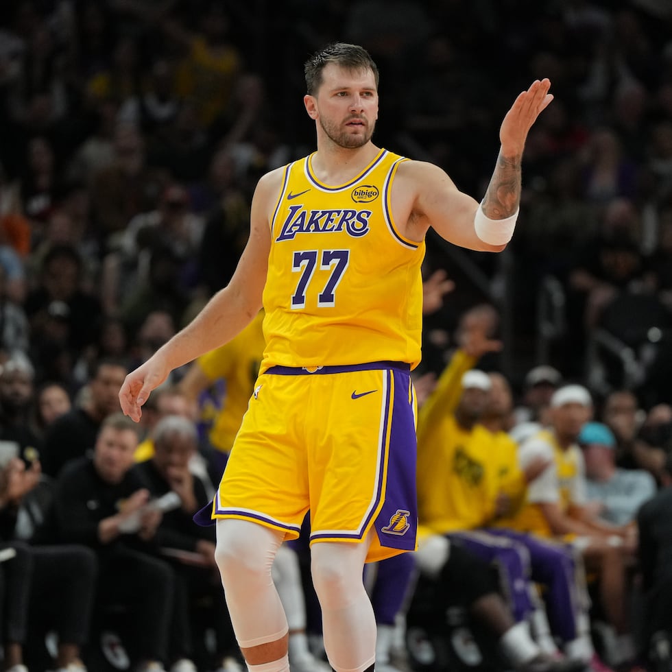 Luka Doncic promedia 33.5 puntos, 8.3 asistencias y 7.7 rebotes por partido con Los Ángeles.