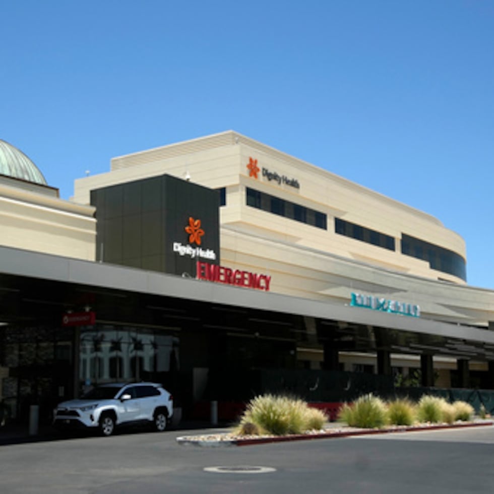 El Mercy Gilbert Medical Center, donde trasladaron al bebé de 18 meses que fue hallado en la piscina de un familiar en Arizona.