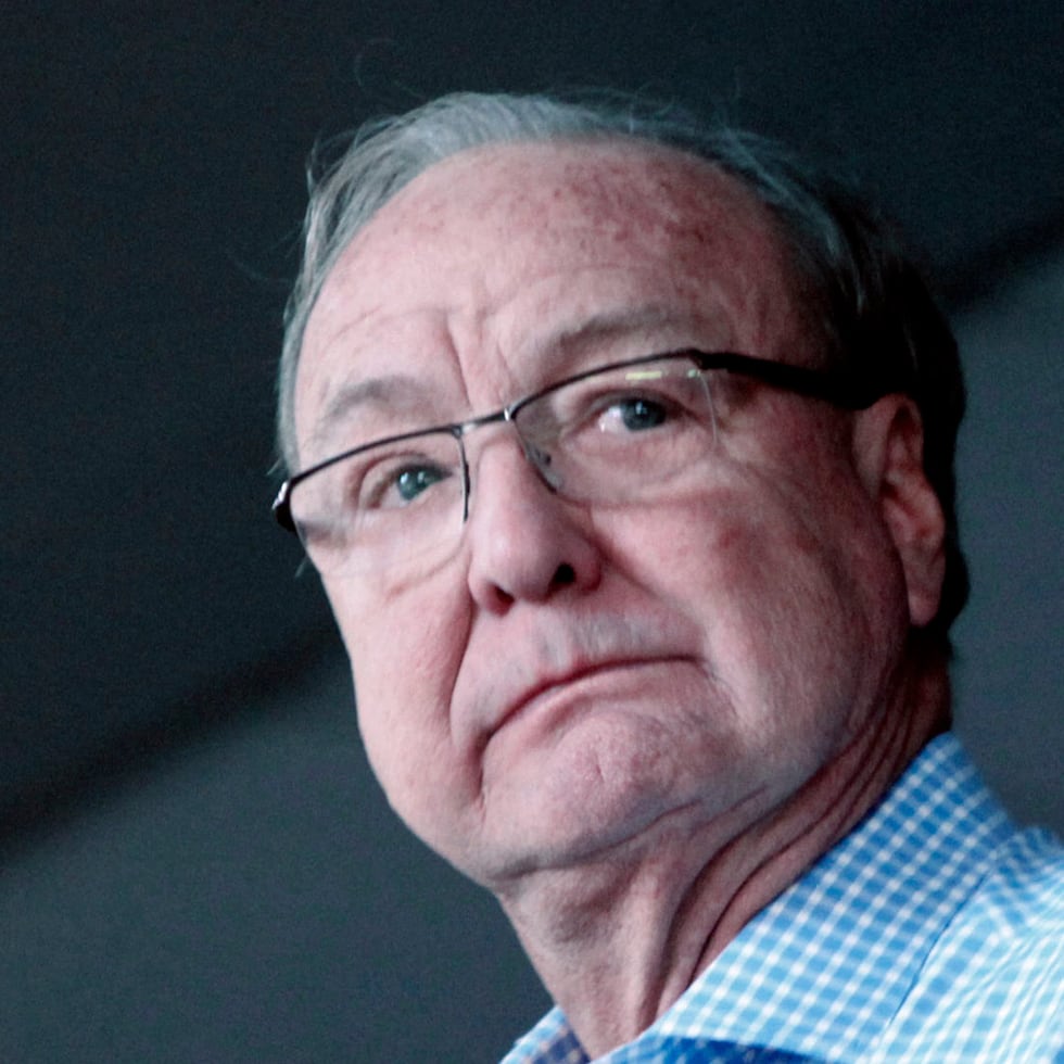 Tom Hicks, igualmente, fue dueño de los Stars de Dallas en la NHL desde 1995 hasta 2011.