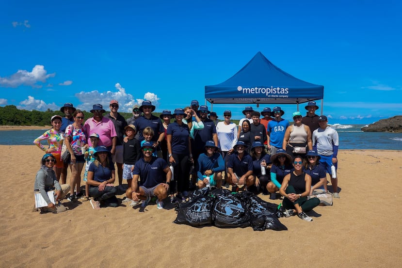 En un esfuerzo en conjunto por proteger nuestro medioambiente, Metropistas se unió a la iniciativa del Día Internacional de Limpieza de Costas, llevando a cabo una exitosa jornada en Playa Tómbolo, en Manatí. En colaboración con Para la Naturaleza y Scuba Dogs Society, sus voluntarios se armaron de guantes, bolsas y mucha determinación para recoger basura y contribuir a la preservación de las costas.