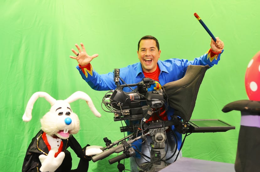 Emanuel Soltero "Shabum" lleva presentando sus programas infantiles, en varios canales locales, por más de dos décadas.
