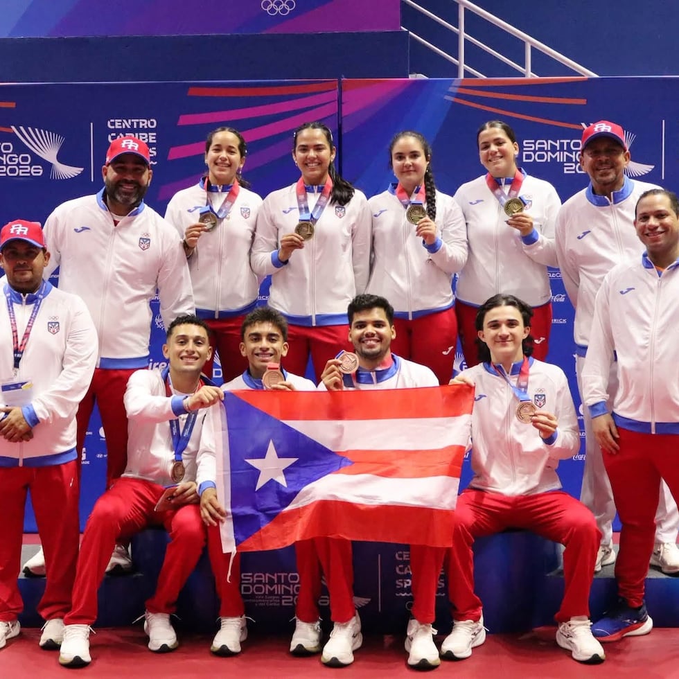 The women's and men's table tennis teams pose with their respective gold and bronze medals.