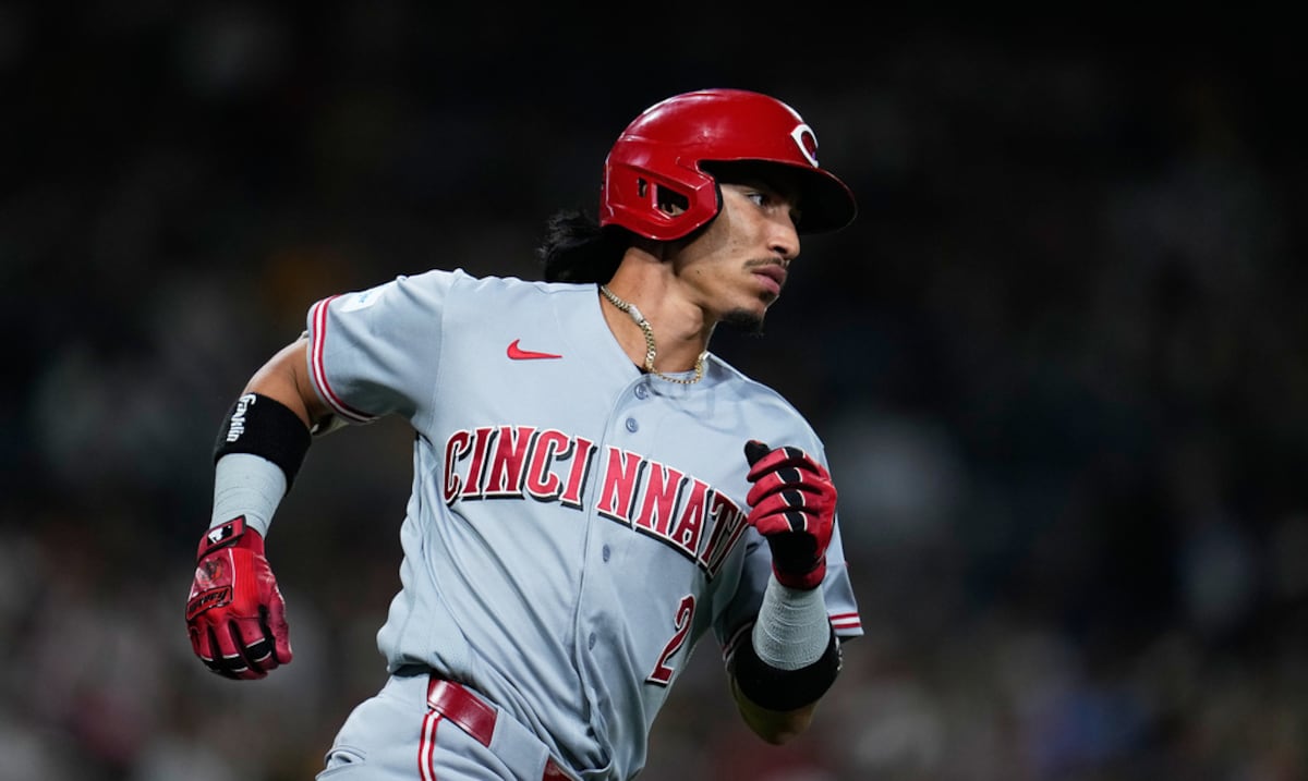 Edwin Arroyo impulsa carrera en victoria 2-1 de los Reds sobre Arizona
