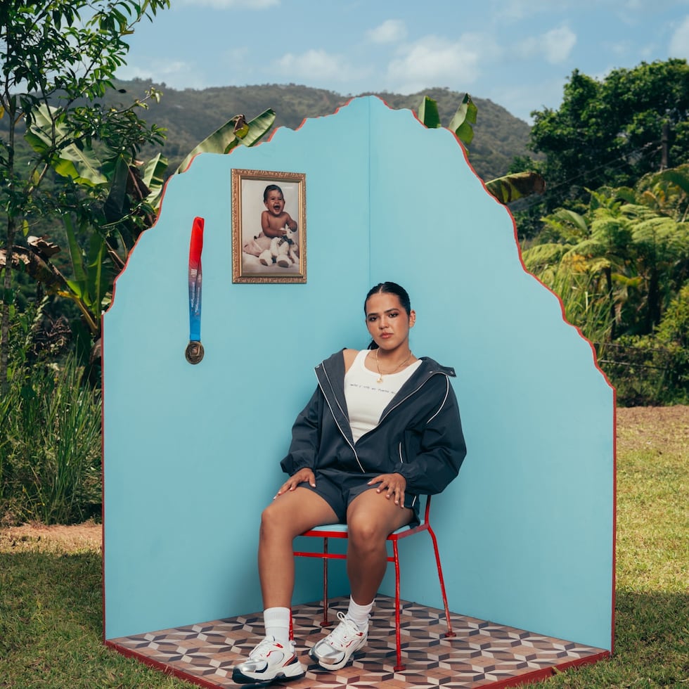 Equipo:
CEO & Diseñadora: @gabrielaberlingeri
Fotógrafo: @siempreric
Asistentes de fotografía: Harold Camilo, Javier Pesquera & Ángel R. Rodríguez
Creative Director: Shelby Díaz
Producción: Vivían Rebella
Art Direction: Raysa Sánchez
Asistentes de Arte: Uziel Orlandi, Fernando López & Adriana Tirado
Stylist: Carolina Rivera
Tracksuit: @shopsevenedit
Glam: Chalianna Figueroa
PA: Javier Gamo
Photography / Concept Inspo: @puzzleung
Set Design Inspo: @lemonwakuwaku