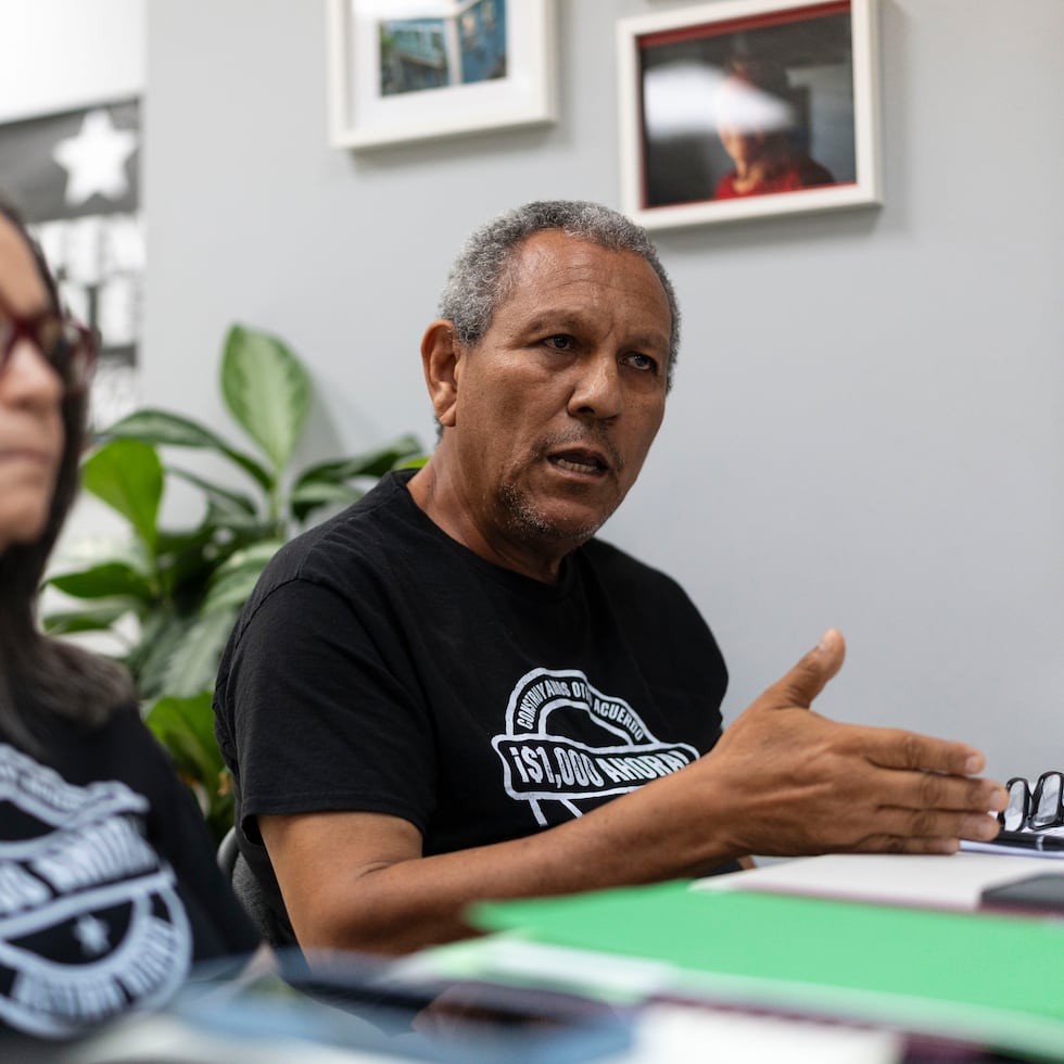 Mayra Rivera Torres and Ramón Santiago Fernández, spokespeople for Construyamos Otro Acuerdo, said that despite knocking on the government’s doors, they have received no response to their demands on behalf of retirees.