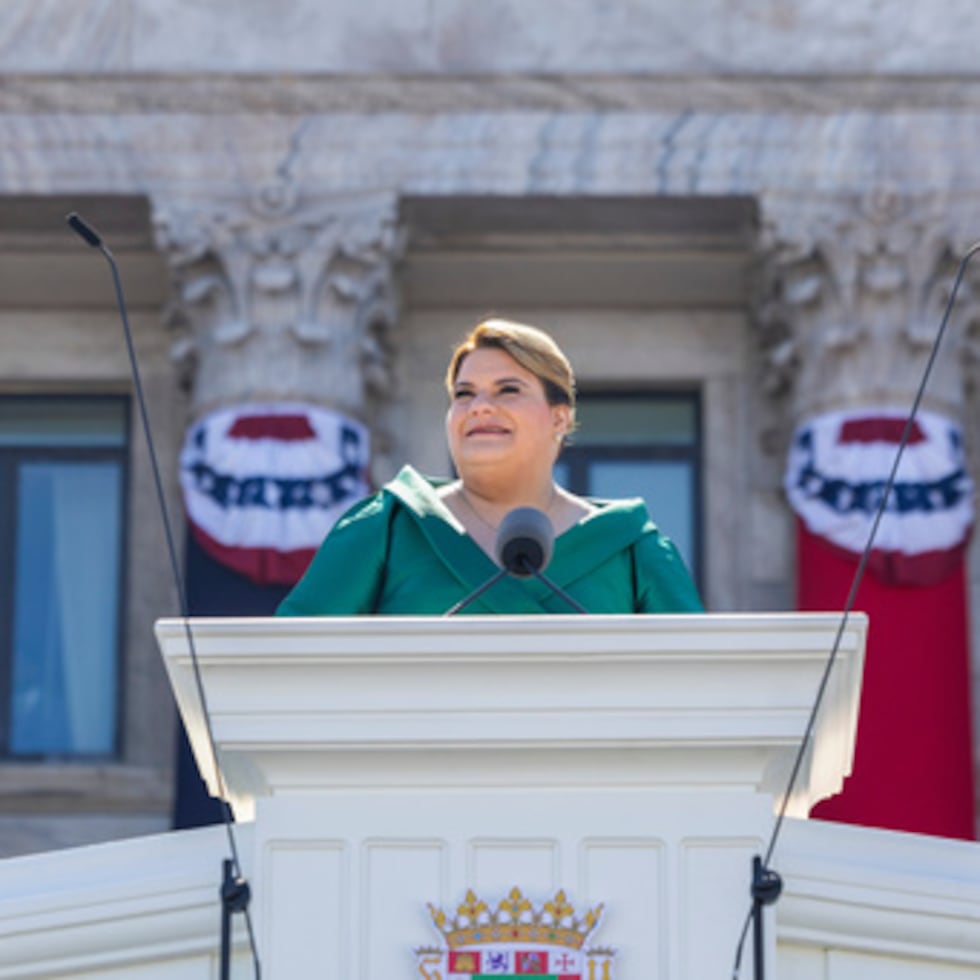 La gobernadora Jenniffer González ha dicho que su administración “no tenía otra opción” porque el gobierno federal decidió que no daría a Puerto Rico esos fondos.