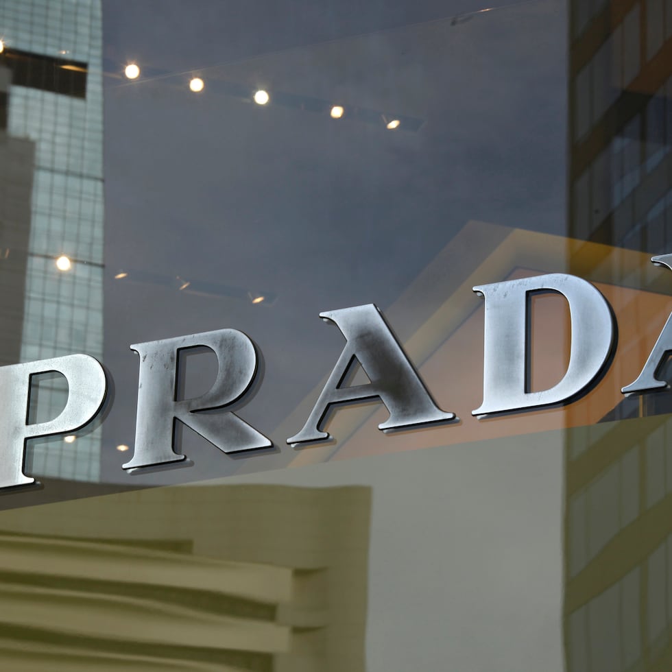 La operación se centra principalmente “en el diseño, la fabricación y la distribución de artículos de lujo”