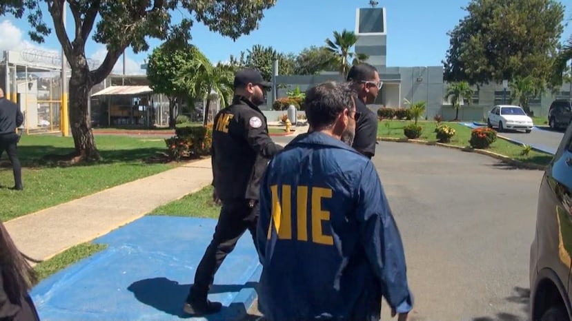 Agentes del NIE arrestan al oficial correccional Radamés Morales Portalatín por introducción ilegal de celular y soborno luego de recibir confidencias.
