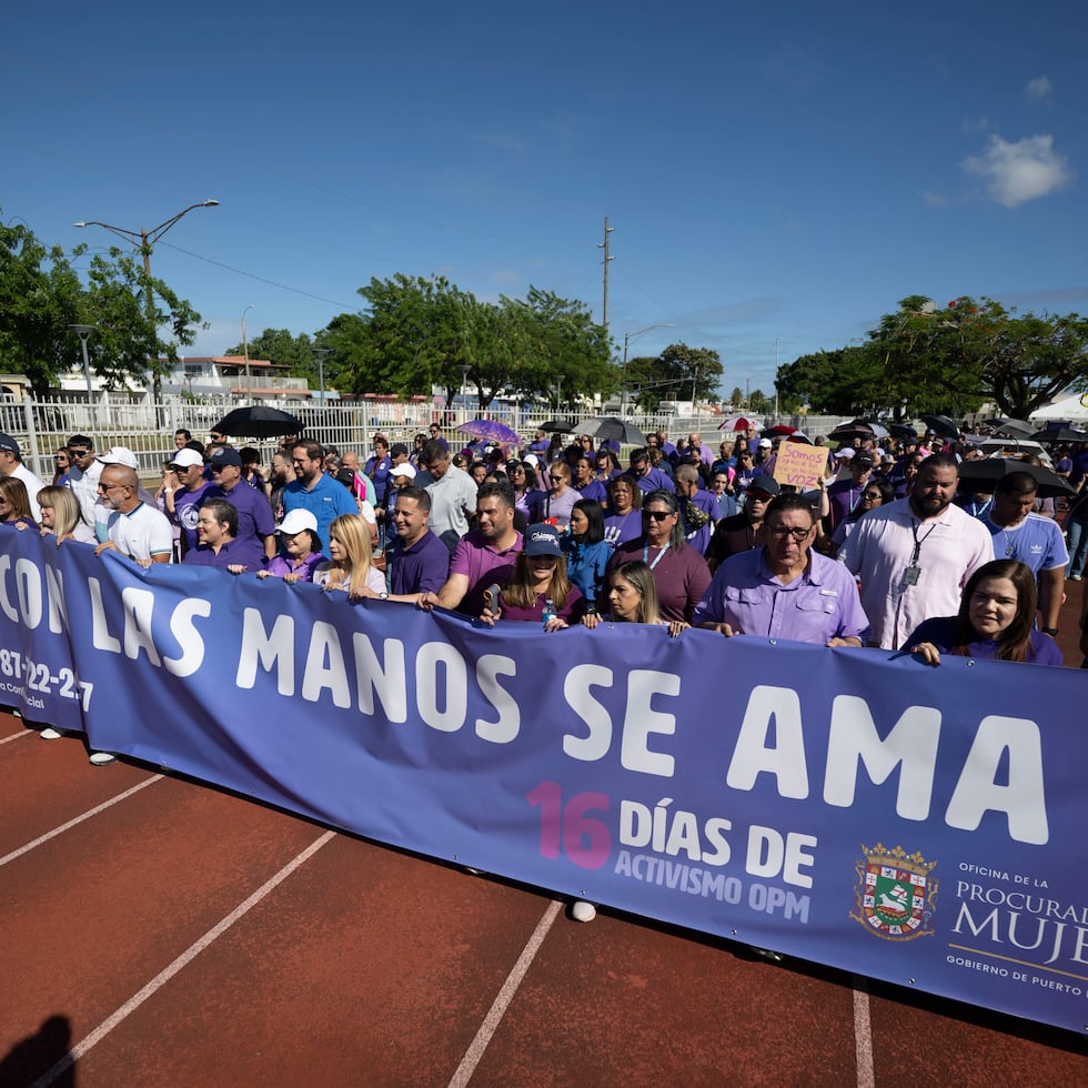 La actividad de cierre constó de una feria de servicios gubernamentales y marchar alrededor de la pista atlética en rechazo a la violencia machista.