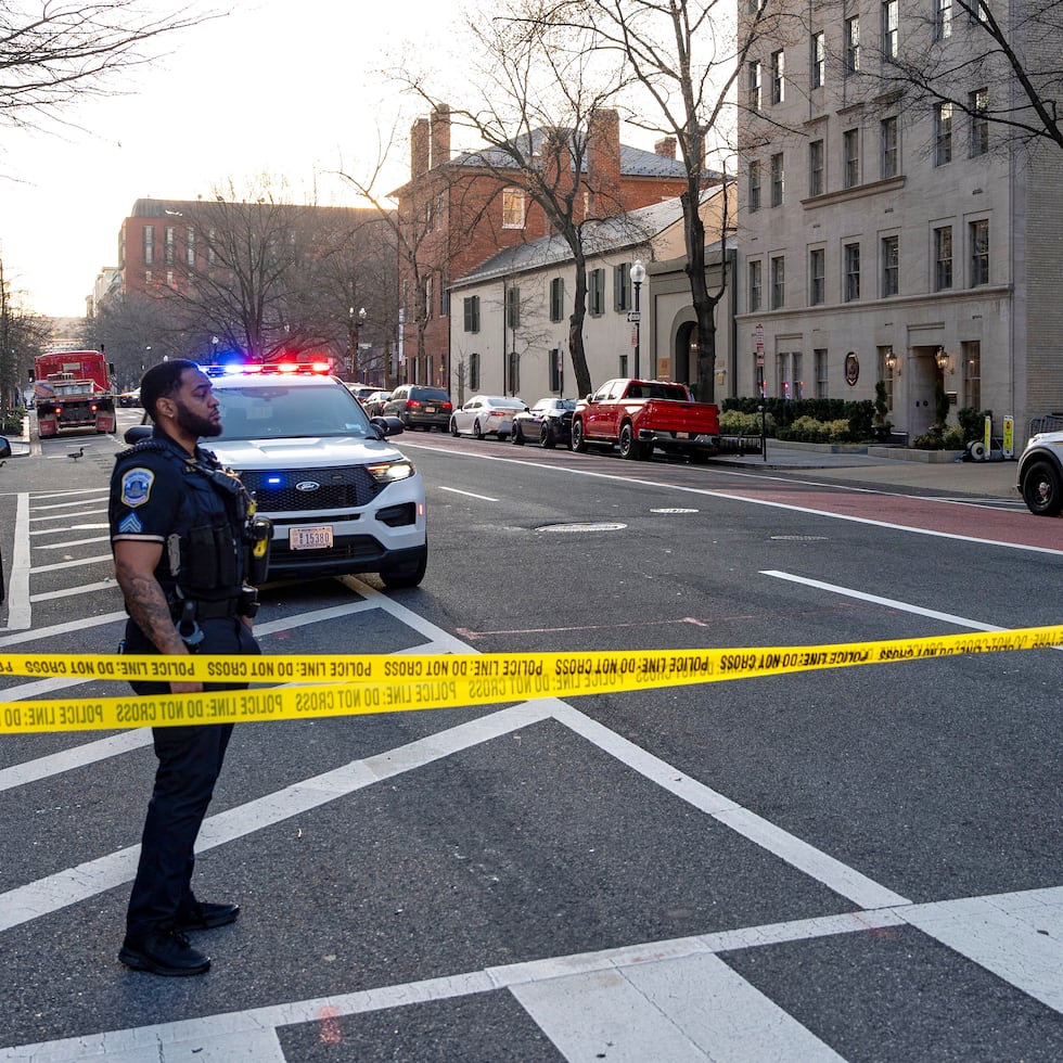 El presidente Donald Trump se encontraba en la Casa Blanca, desde donde se prevé que parta alrededor del mediodía hacia el estado de Kentucky, una parada en su agenda de compromisos a nivel interno mientras Estados Unidos continúa su guerra conjunta con Israel contra Irán.