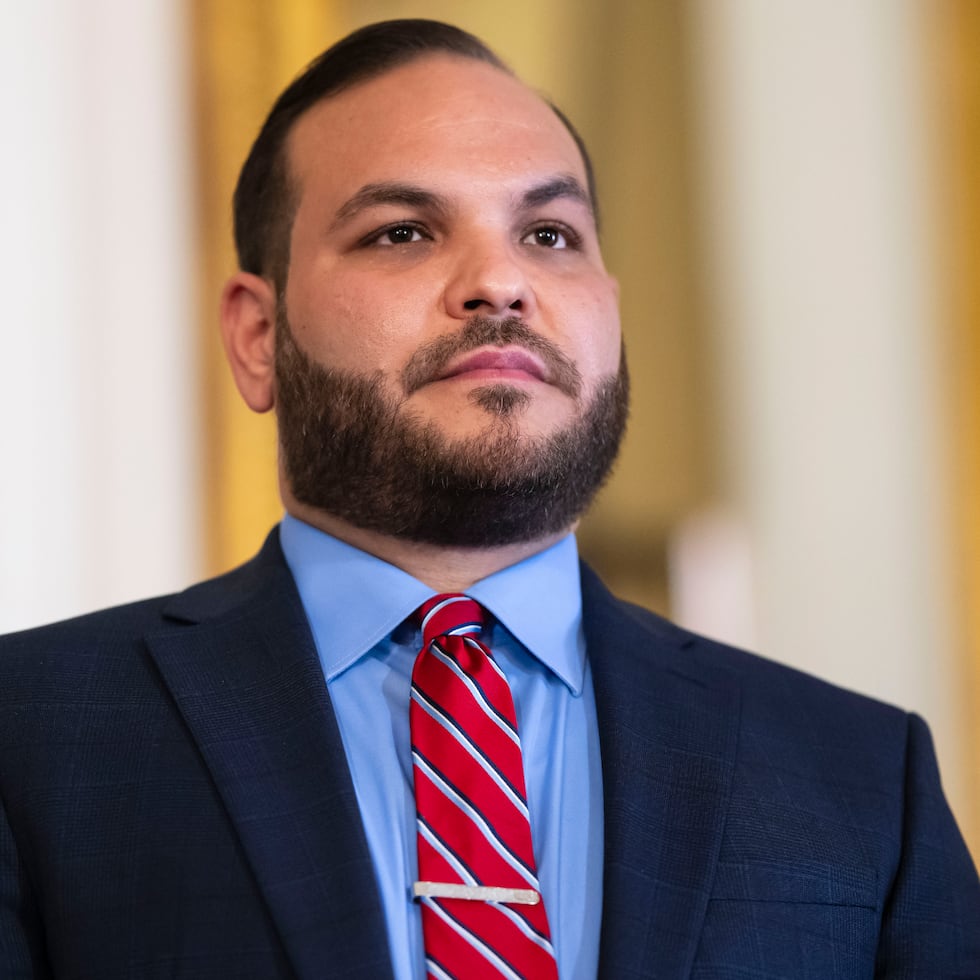 Sobre estas líneas, el licenciado Ramón Burgos Bermúdez.