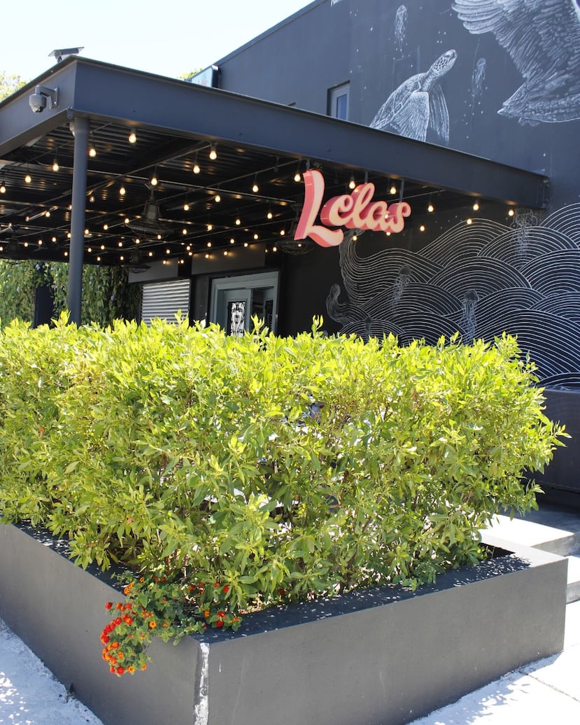 Lelas Eatery abre de lunes a domingo, de 8:00 a.m. a 3:00 p.m., y los sábados y domingos, de 8:00 a.m. a 10:00 p.m.