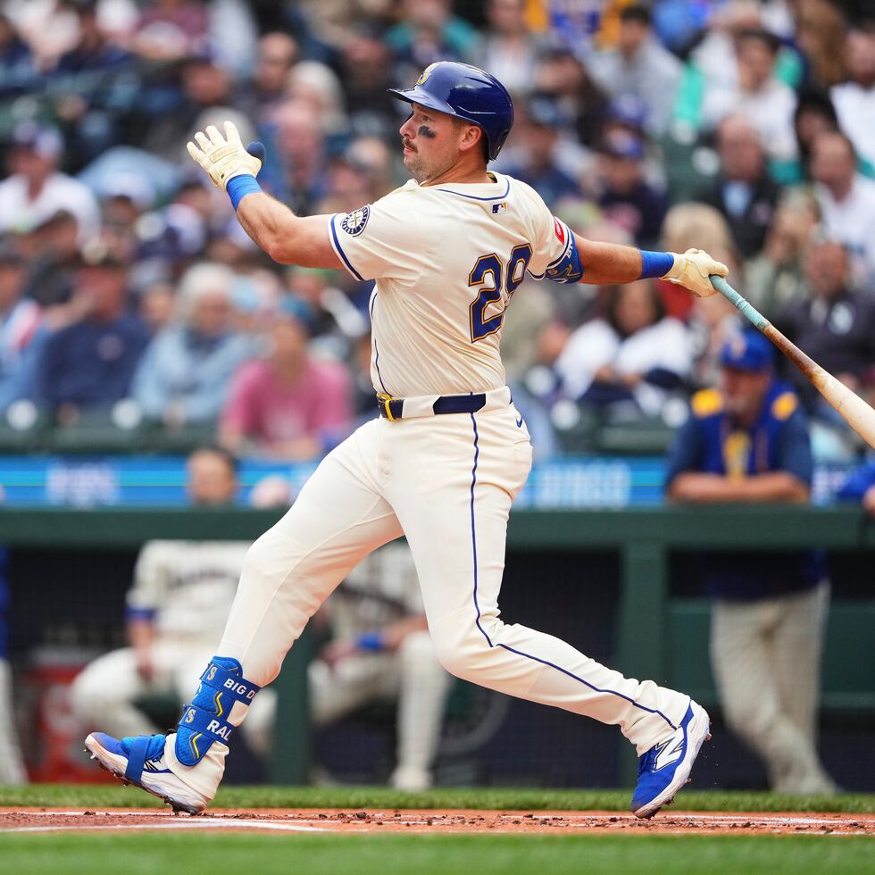 ¡Histórico! Cal Raleigh conecta este domingo el jonrón con que igualó al legendario Mickey Mantle con más cuadrangulares en una temporada por un bateador ambidextro.