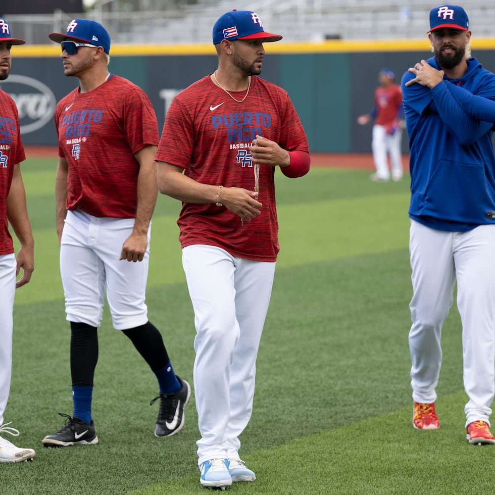El zurdo Jovani Morán, al centro, lanzó tres entradas en cero en Puerto Rico durante la primera ronda del Clásico Mundial de Béisbol.