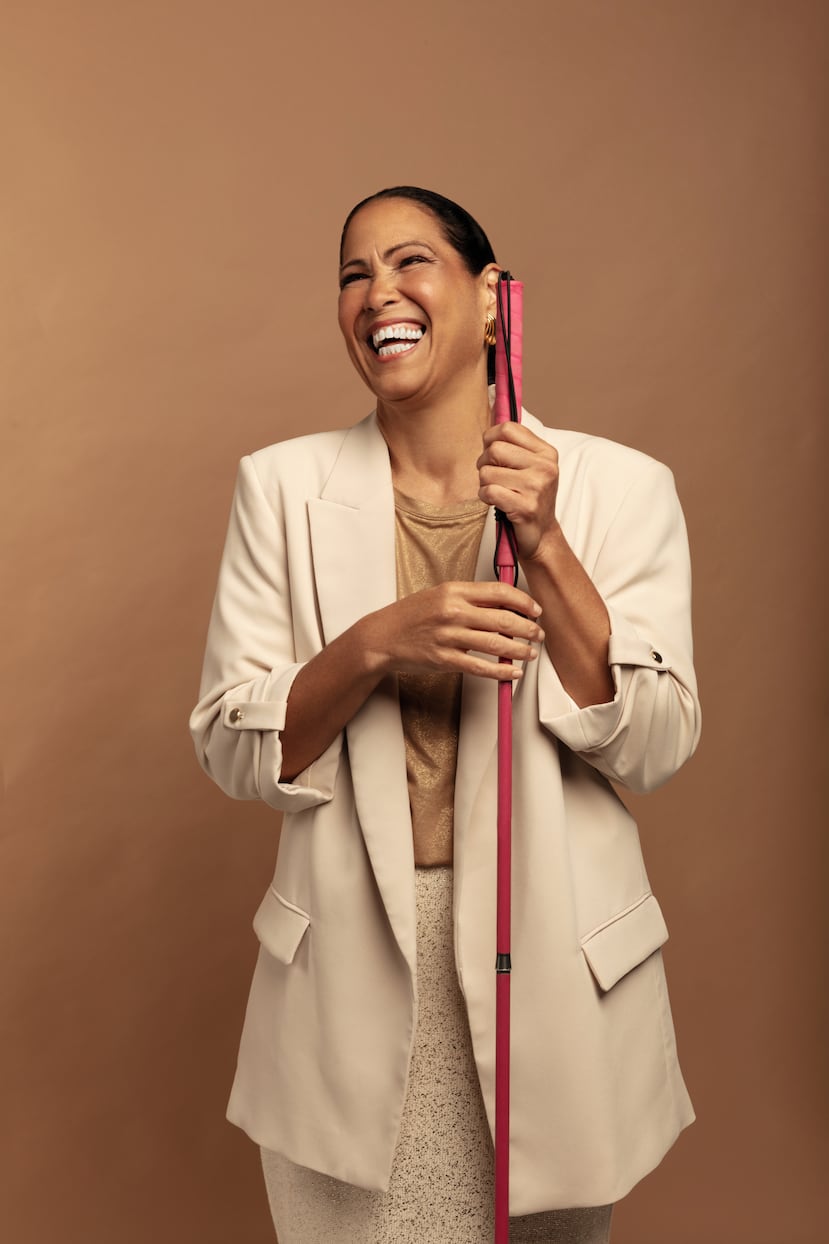 Fotografía: Nolan Rivera | Localidad: Estudio de fotografía de GFR Media | Stylist: Claudia Madrid | Asistente de la “stylist” y fotografía: Benjamín Gómez | Maquillaje: Tanisha Obregón de la firma Carolina Herrera | Joyería: Reinhold Jewelers | Calzado: Novus | Moda: Macy's y Zara, Plaza del Caribe | Otros agradecimientos: Genesis y Walmart
