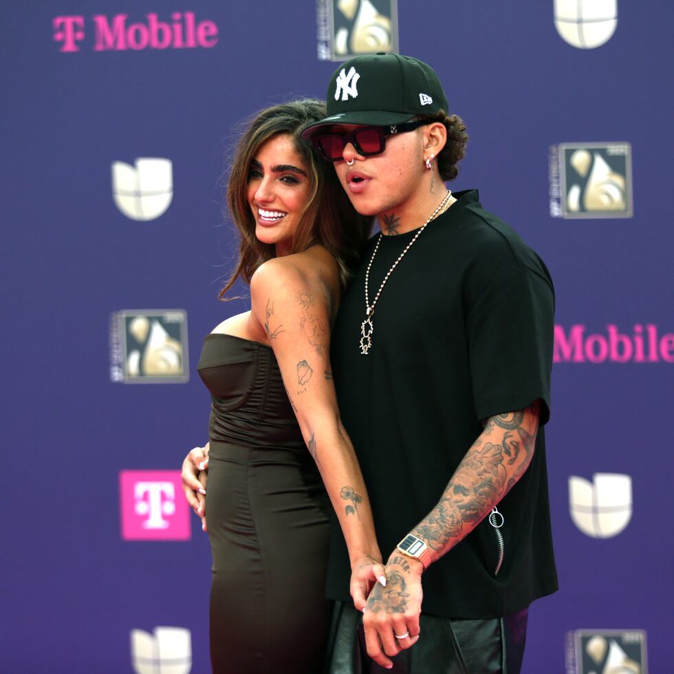 El cantante Beéle y la modelo Isabella Ladera fueron pareja y llegaron a grabarse teniendo relaciones sexuales.