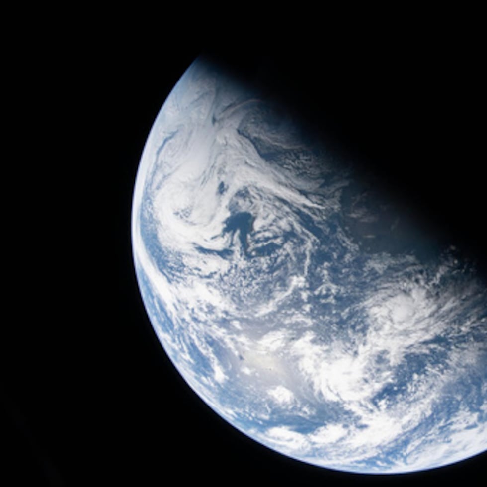 Artemis II está a punto de establecer un récord de distancia para los seres humanos, viajando a más de 400.000 kilómetros de la Tierra antes de dar una vuelta en U detrás de la Luna y volver a casa sin detenerse ni entrar en órbita lunar.