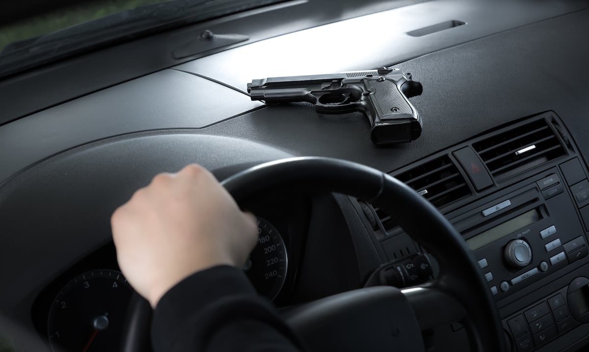 Violento “carjacking” en la vía: dos hombres armados despojan a conductor de su vehículo en Manatí