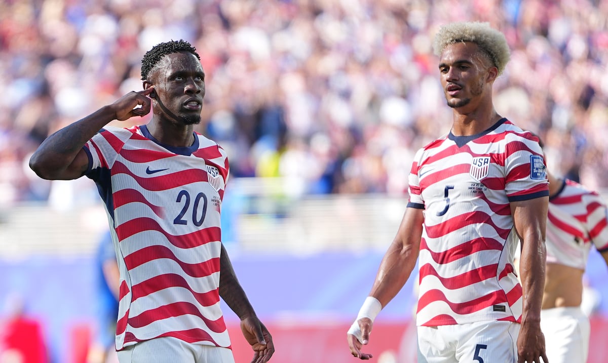 Estados Unidos avanza a cuartos del Mundial 2026 con victoria 2-0 sobre Bosnia pese a expulsión