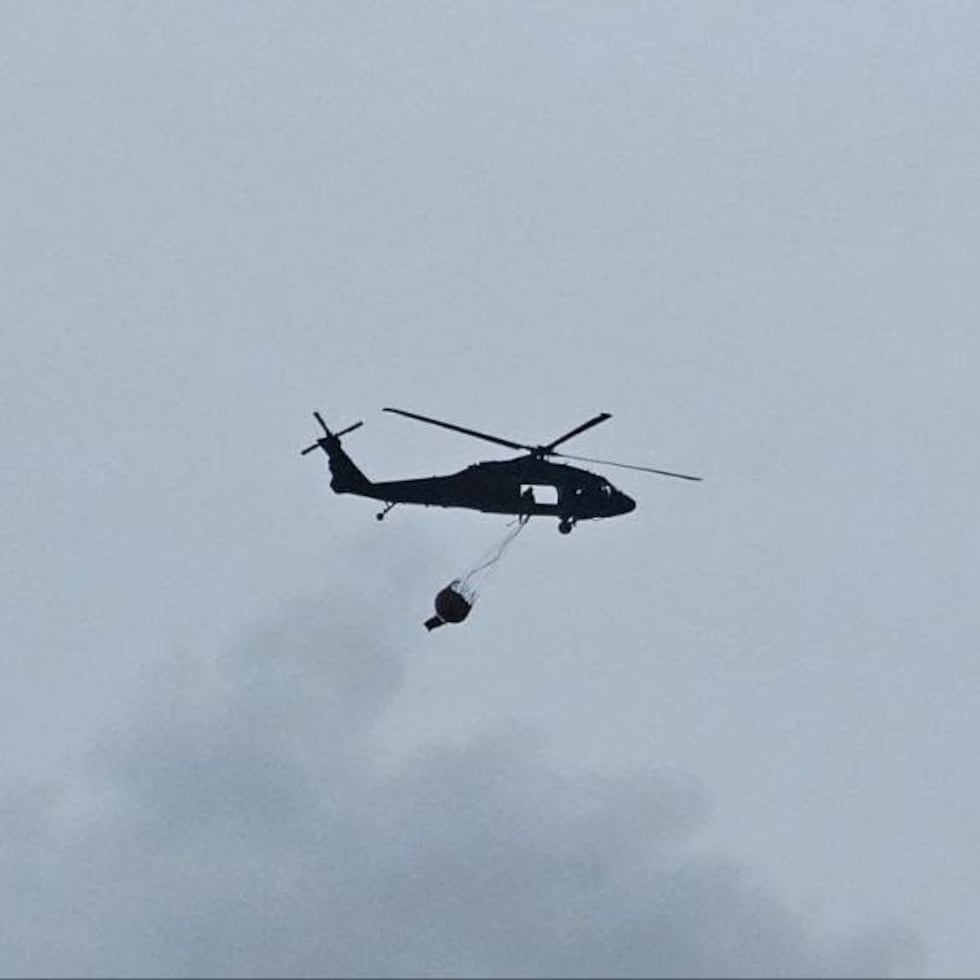 La Guardia Nacional de Puerto Rico apoyó las labores de respuesta ante un fuego reportado en la colindancia entre los municipios de Canóvanas y Loíza.