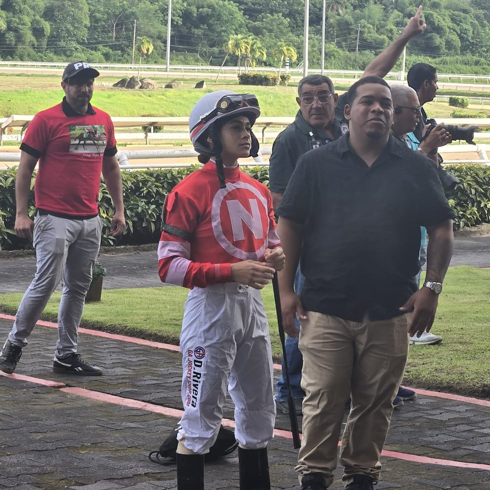 La jockette Dalila Rivera, aquí en su temporada de aprendiz en Camarero en 2025, está sobresaliendo en el Hipódromo Aqueduct de Nueva York.