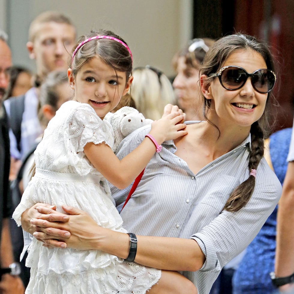 Suri, en brazos de su madre Katie Holmes, cuando a penas era una niña.