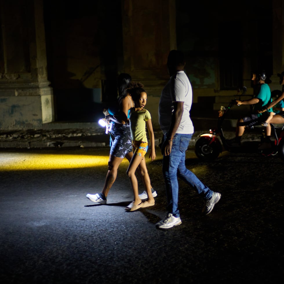 El país quedó sumido en la oscuridad esta semana por un apagón —la tercera gran falla de su red eléctrica desde diciembre—, lo que abrió la puerta para que Trump insinuara que podría tener el “honor de tomar Cuba”.