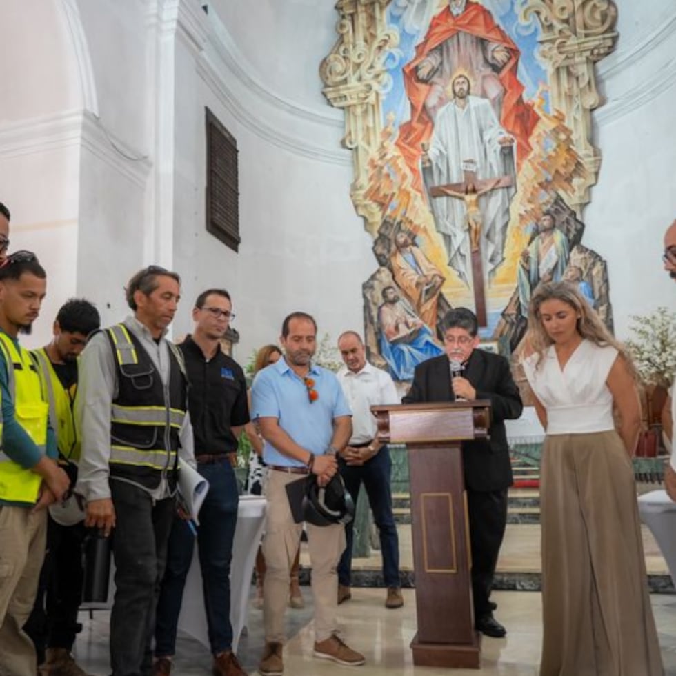 El monseñor Alberto Arturo Figueroa Morales, obispo de la Diócesiis de Arecibo.